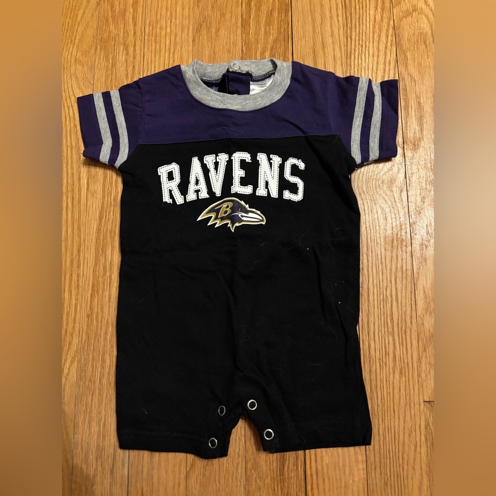 NFL Team Apparel Baby Boys Black and Purple Ravens Romper - Size 0-3 Months